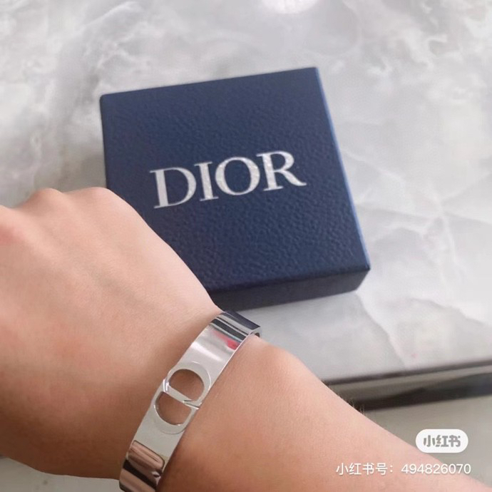 ch**an D*or bracelets